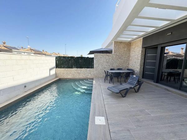 Chalet pareado en calle Amapola photo 1