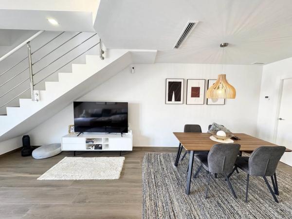 Chalet pareado en calle Amapola thumbnail 1