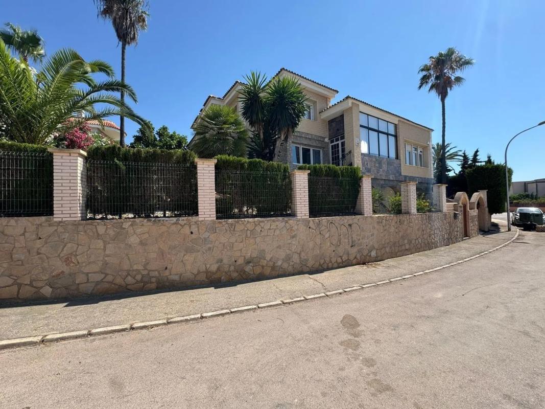 Propiedades en venta y alquiler en España photo 1