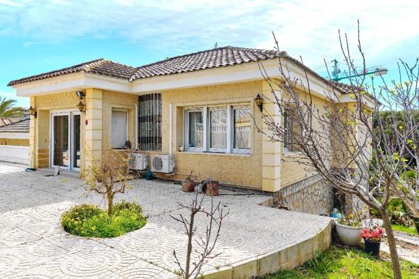 Independent chalet for sale in Calle Juan Ramon Jimenez, Orihuela
 photo 3