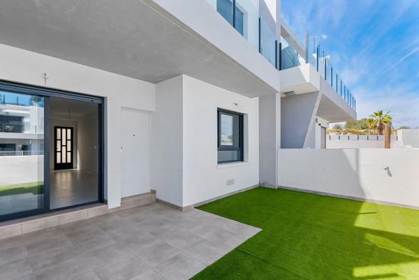 Duplex for sale on Calle Tchaikovsky s/n, San Miguel de Salinas photo 1