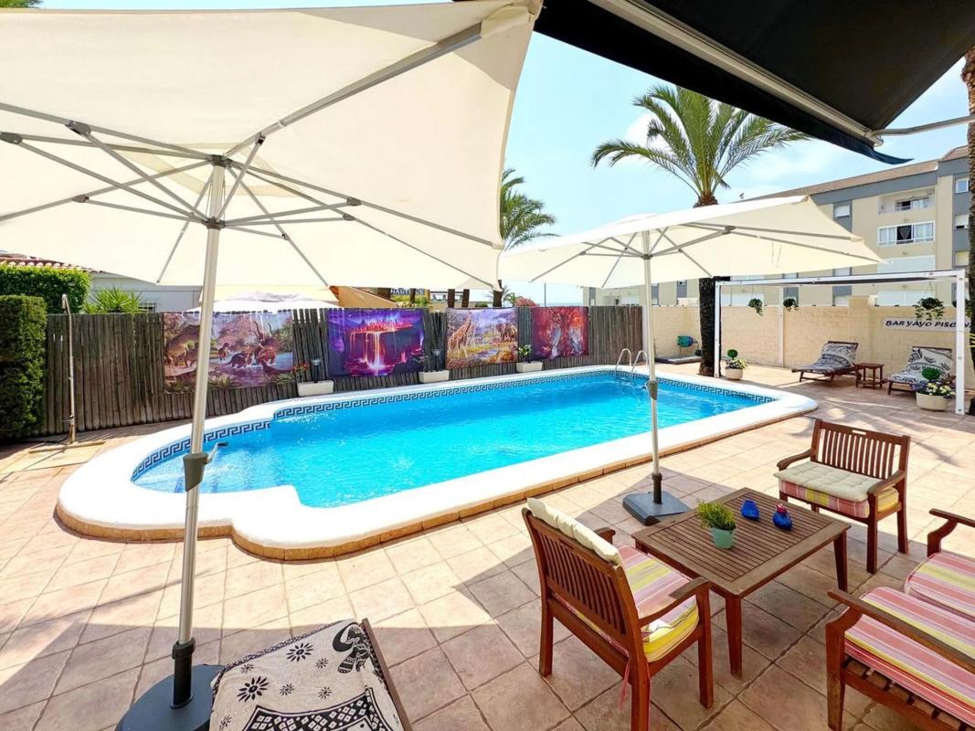 Sale of independent chalet in Barrio El Molino, Torrevieja
 photo 2
