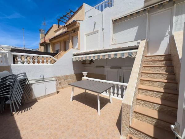 Chalet adosado en avenida Suecos s/n photo 4