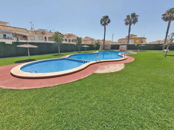 Ático en venta en  Calle Río Danubio, Torrevieja photo 1