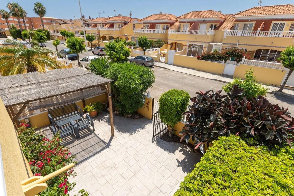 Sprzedaż duplexu w Calle las Tortolas s/n, Torrevieja photo 2