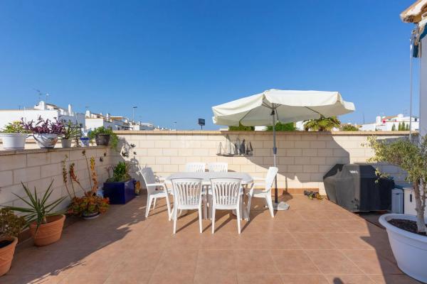 Duplex for sale on Calle Montserrat Caballe, Torrevieja thumbnail 2