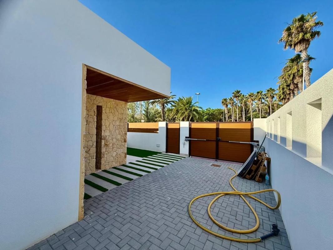 Properties for sale and rent in Spain photo 2