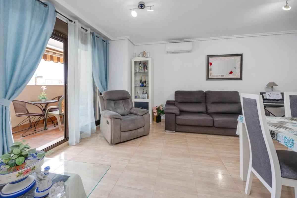 Venta de piso en Calle Zoa, Torrevieja
photo 3