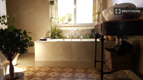 Habitación en piso compartido en madrid. photo 1