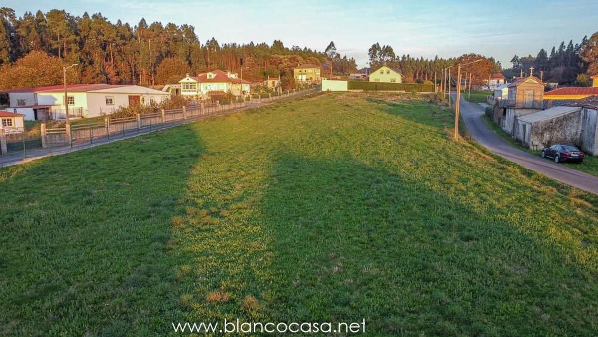 Terreno en venta en Carballo, A Coruña photo 3