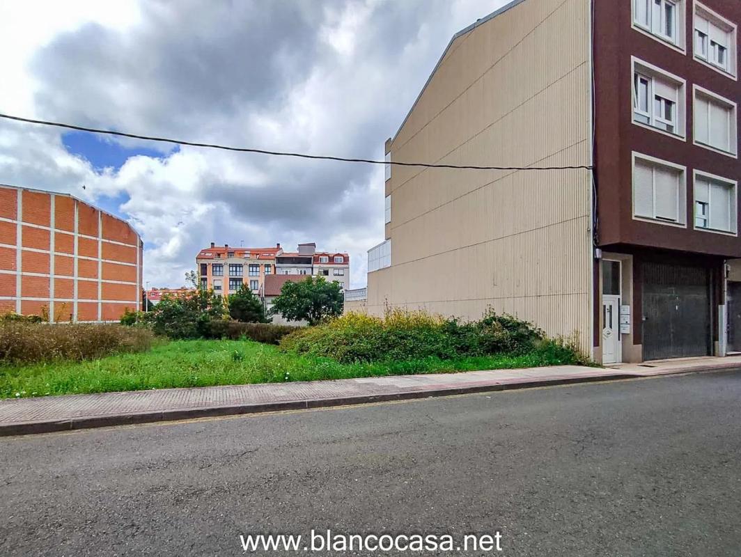 Terreno en venta en Carballo, A Coruña photo 2