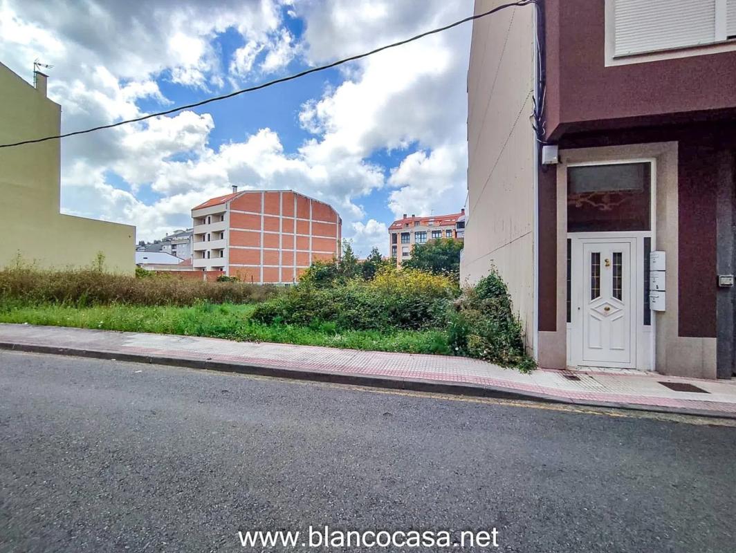 Terreno en venta en Carballo, A Coruña photo 3