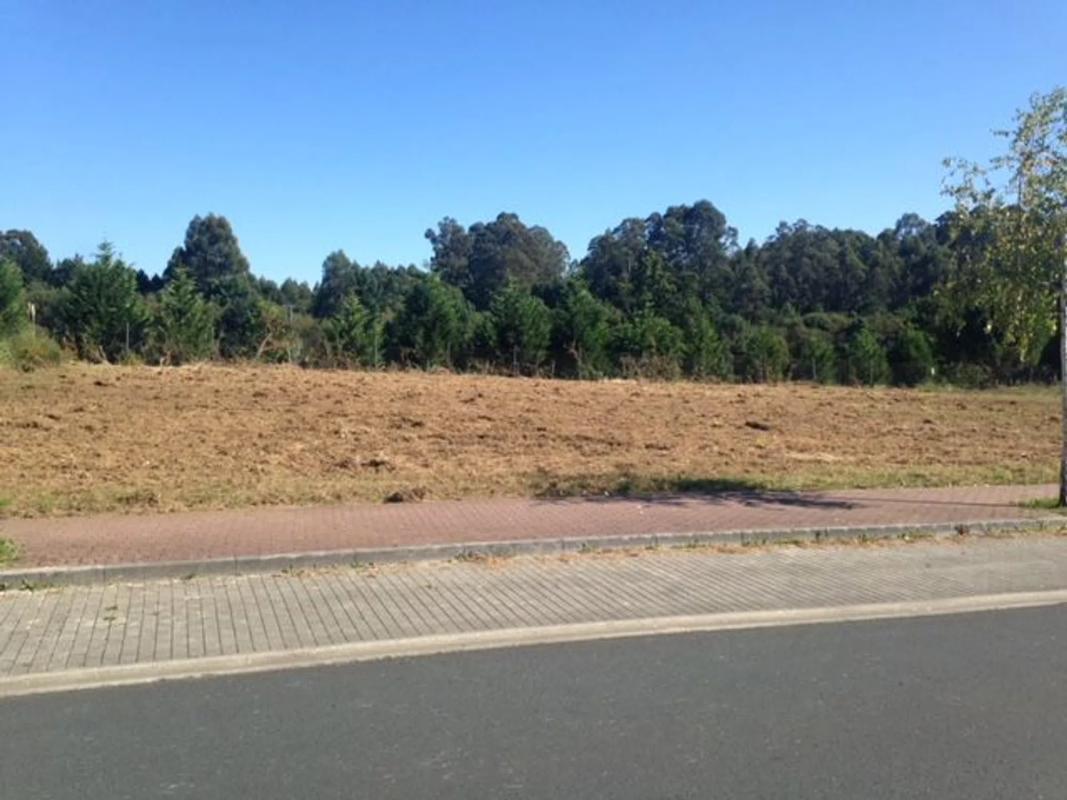 Terreno en venta en Miño, A Coruña photo 1