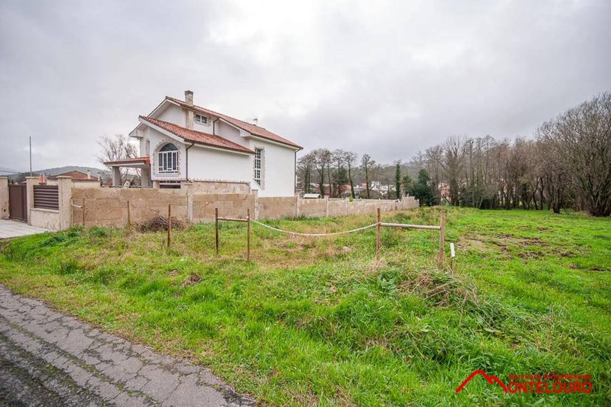 Land for sale in Outes, A Coruña photo 1