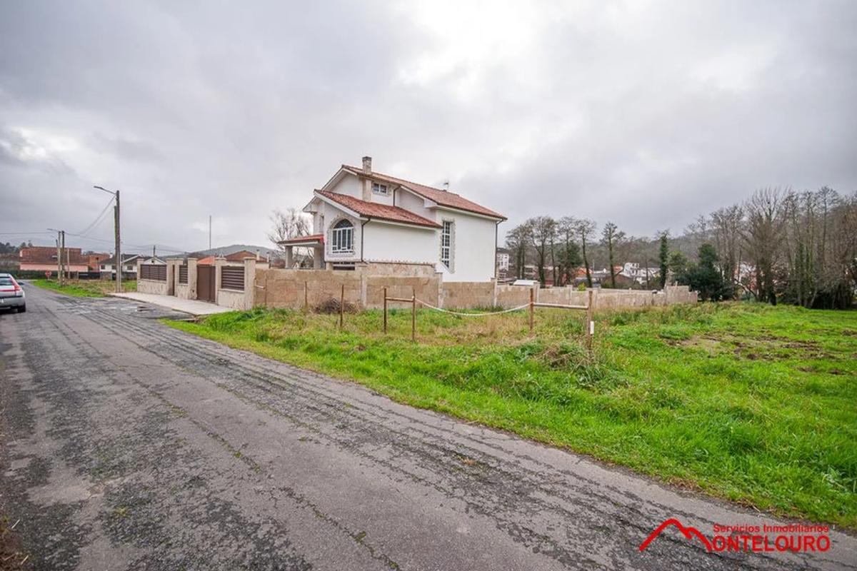Land for sale in Outes, A Coruña photo 5