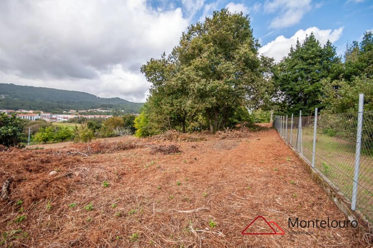 Land for sale in Outes, A Coruña photo 1