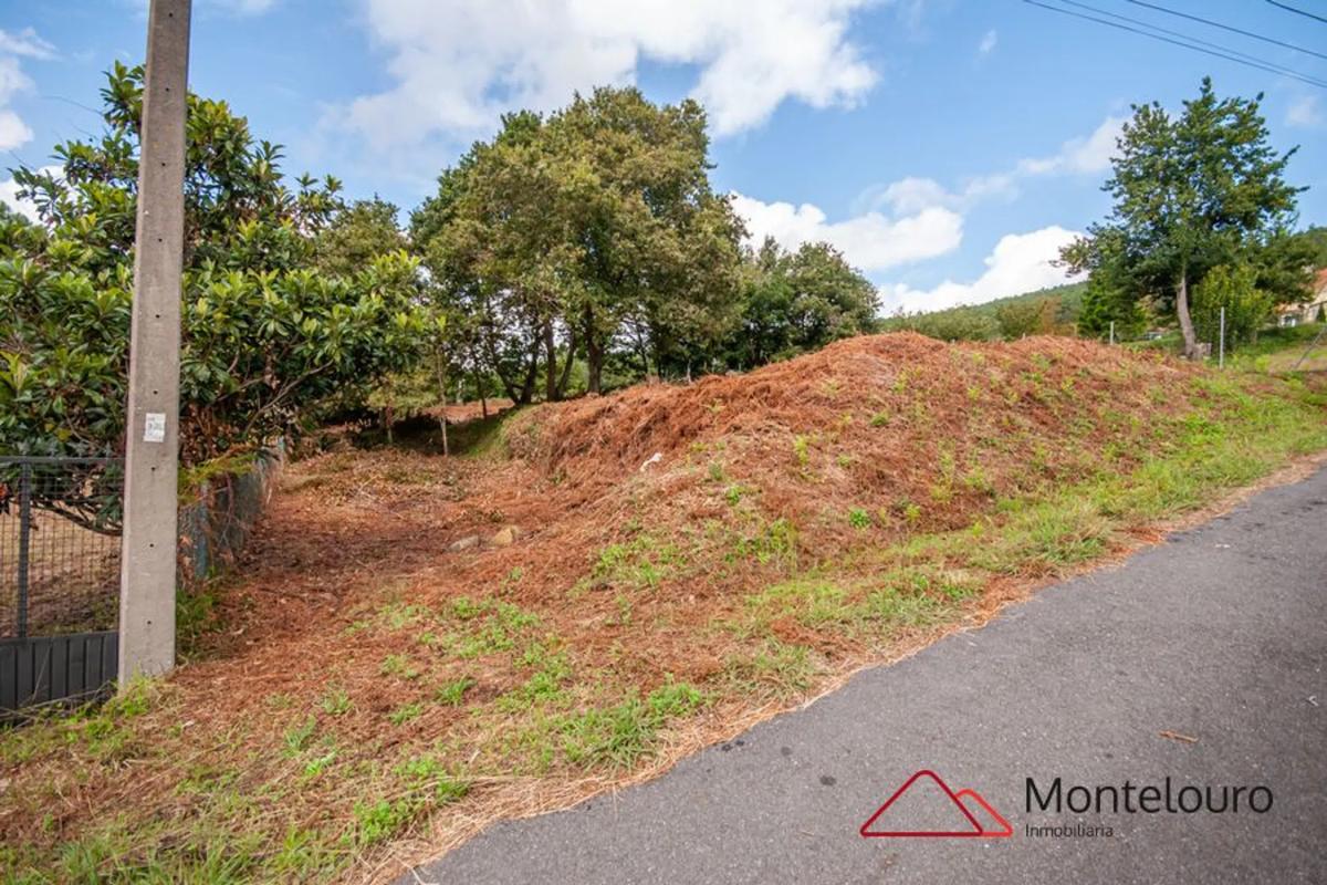 Land for sale in Outes, A Coruña photo 3