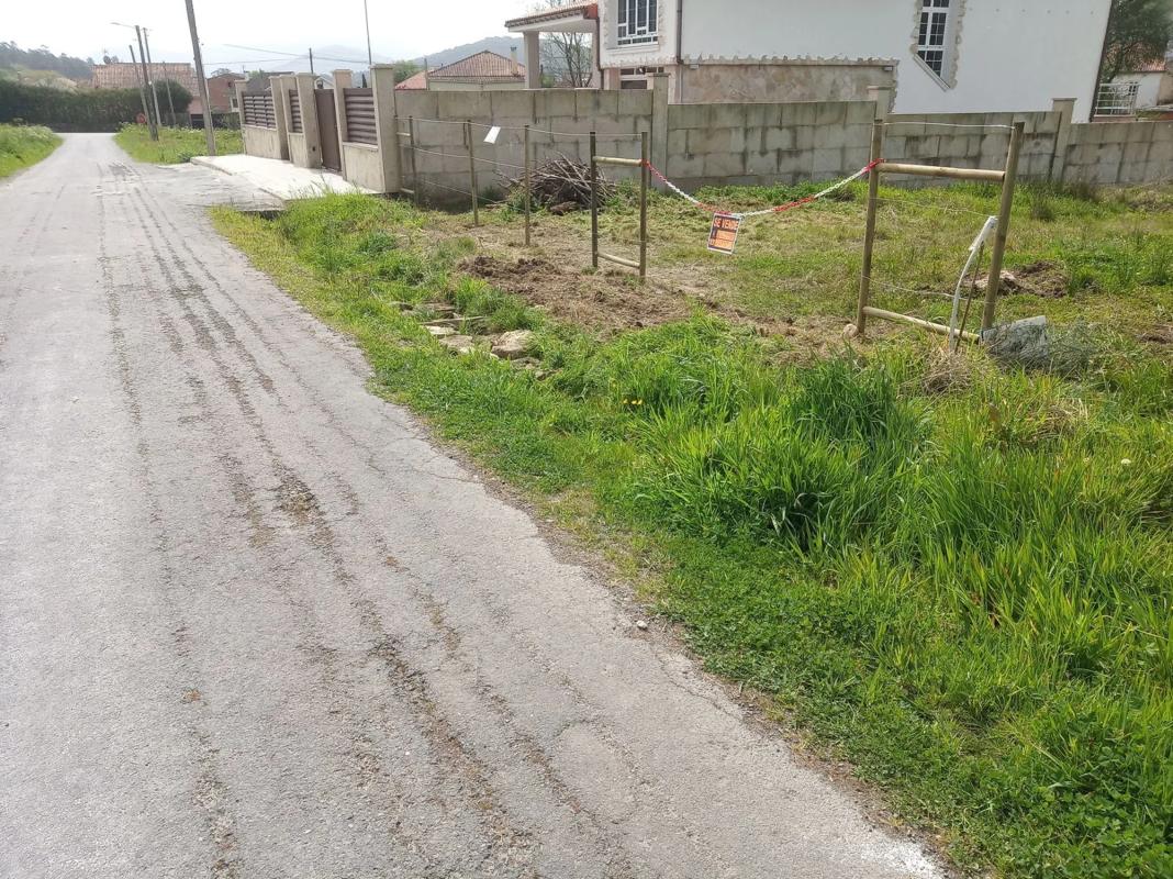 Terreno en venta en Outes, A Coruña photo 1