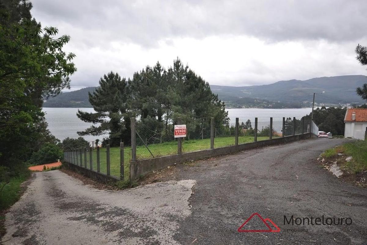 Land for sale in Outes, A Coruña photo 1