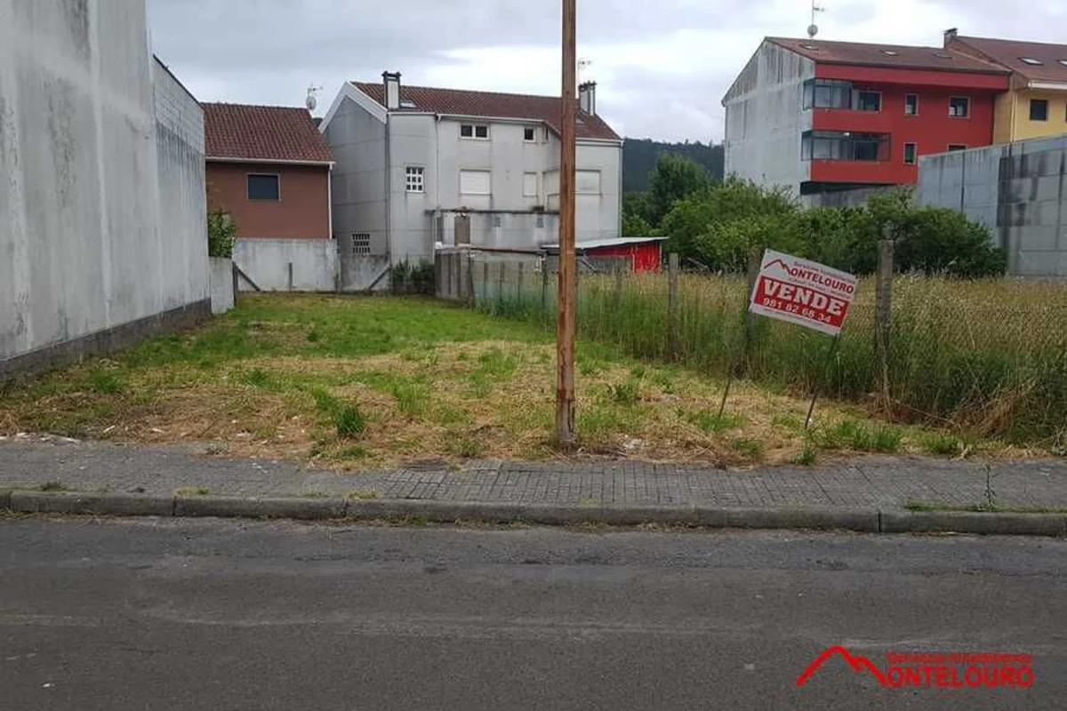 Terreno en venta en Outes, A Coruña photo 1