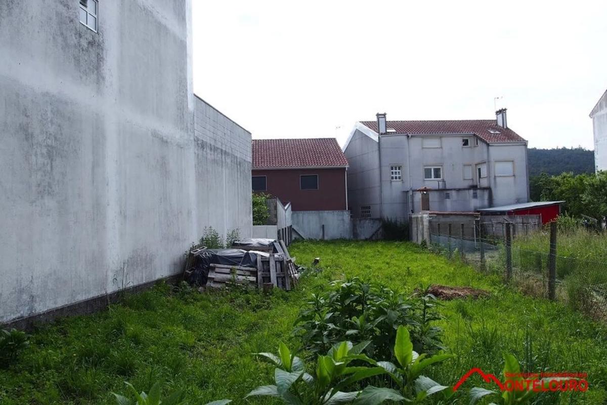Terreno en venta en Outes, A Coruña photo 3