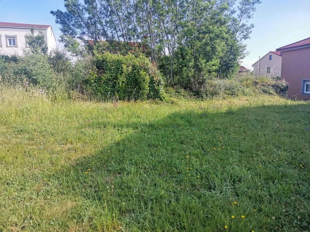 Terreno en venta en Santiago de Compostela, A Coruña photo 1