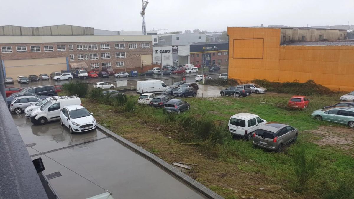 Terreno en venta en Santiago de Compostela, A Coruña photo 1