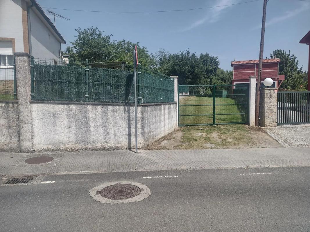 Terreno en venta en Bergondo, A Coruña photo 2