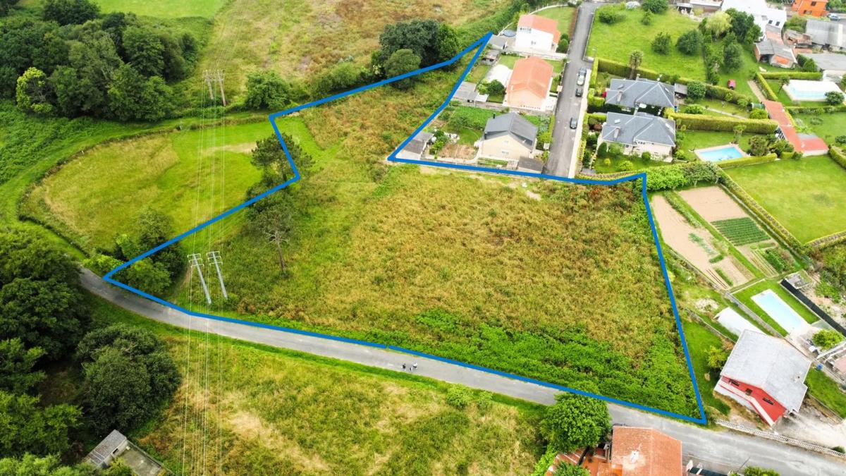 Terreno en venta en Oleiros, A Coruña photo 1