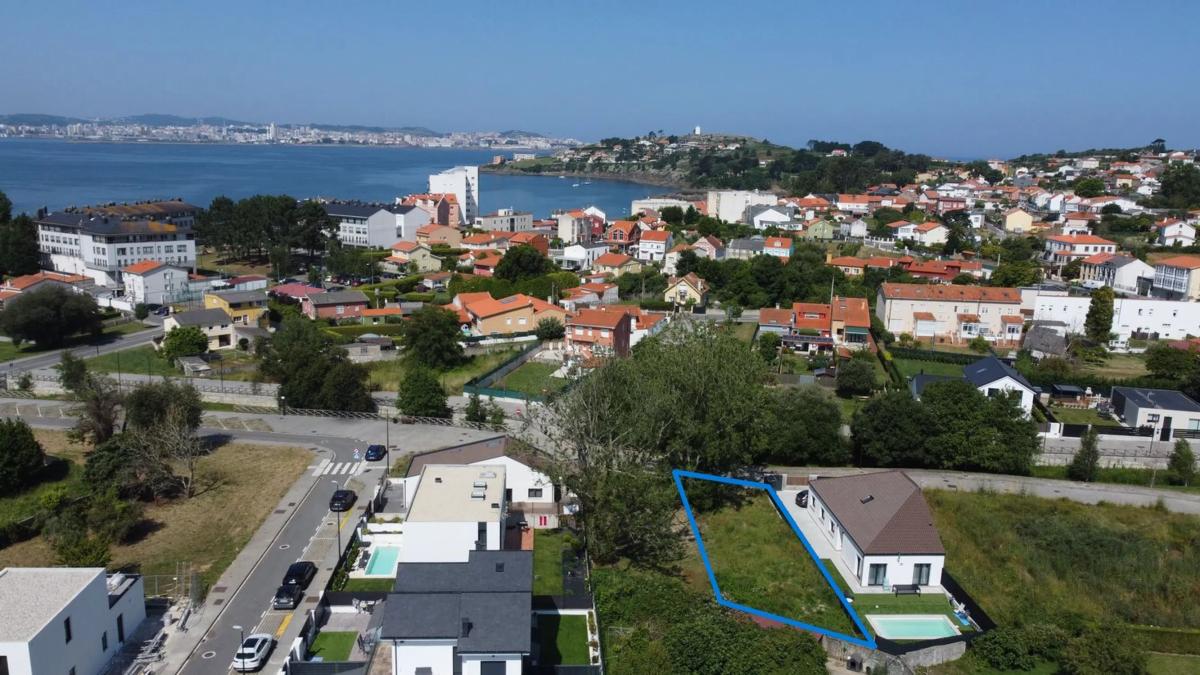 Terreno en venta en Oleiros, A Coruña photo 2