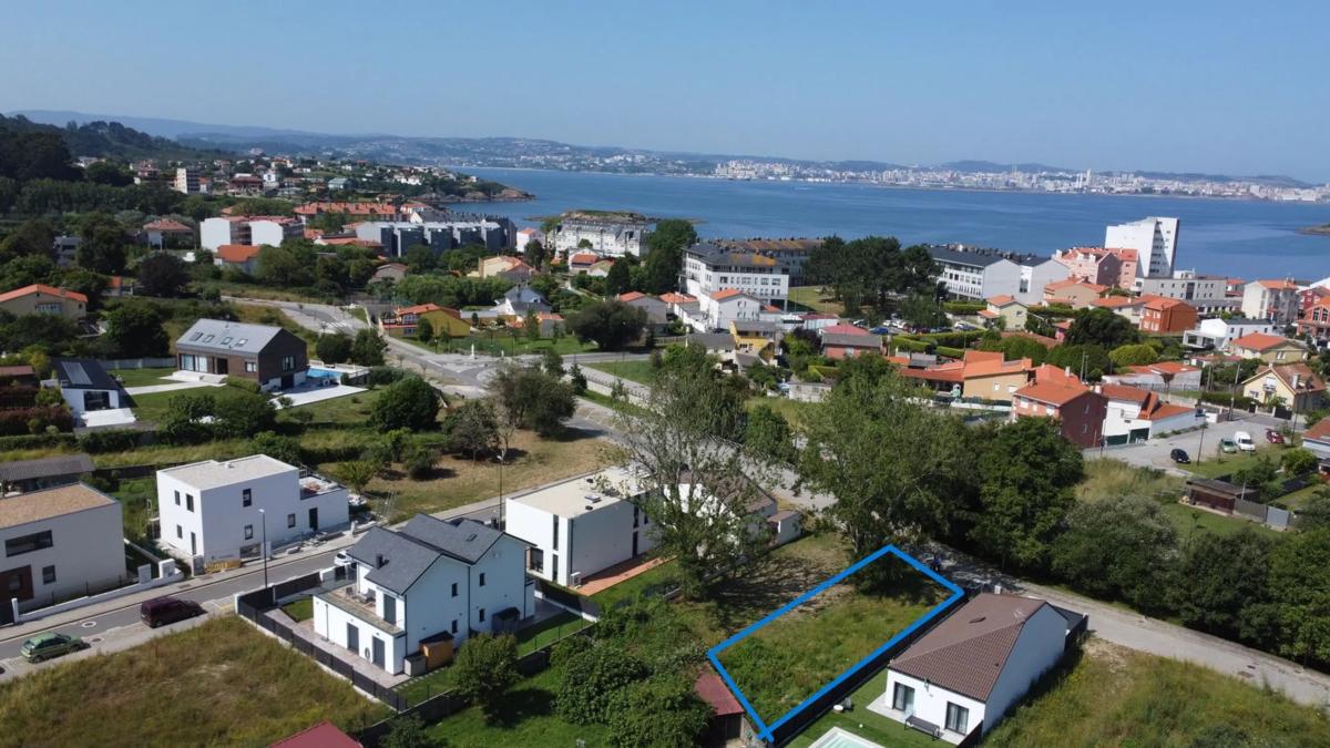 Terreno en venta en Oleiros, A Coruña photo 3