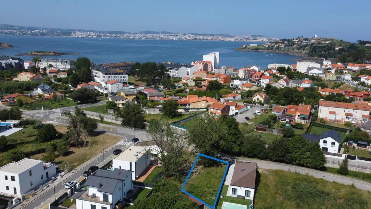 Terreno en venta en Oleiros, A Coruña photo 4