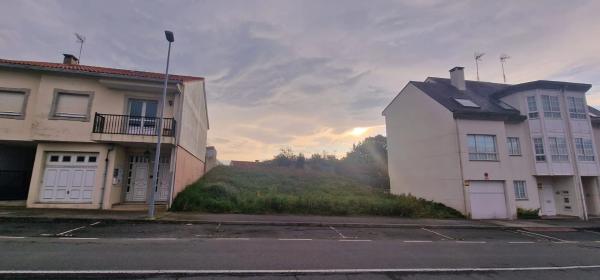 Terreno en calle Ledicia photo 1