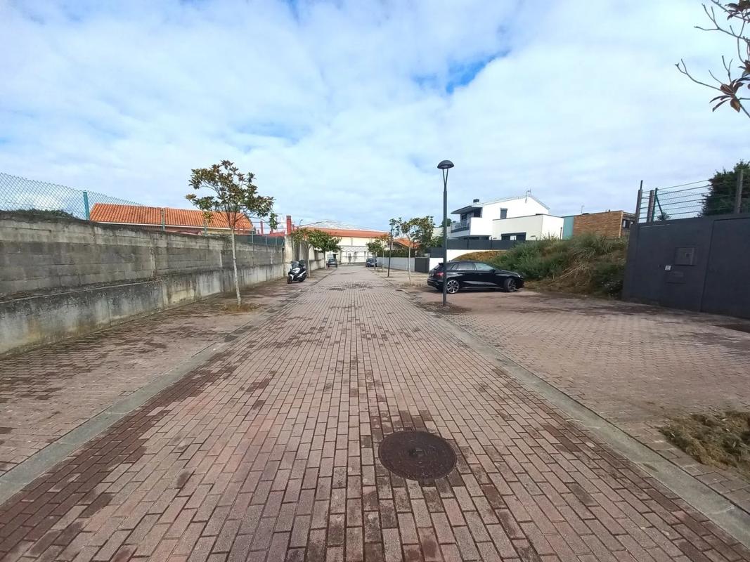 Terreno en venta en Oleiros, A Coruña photo 3