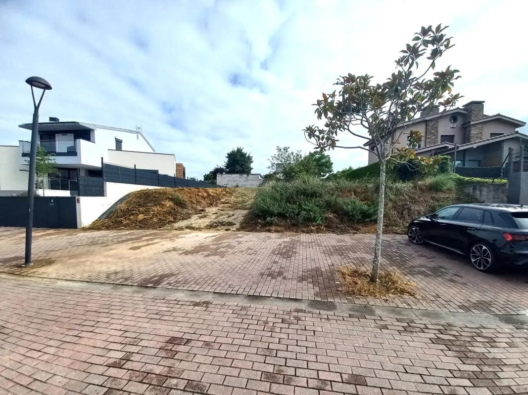 Terreno en venta en Oleiros, A Coruña photo 4