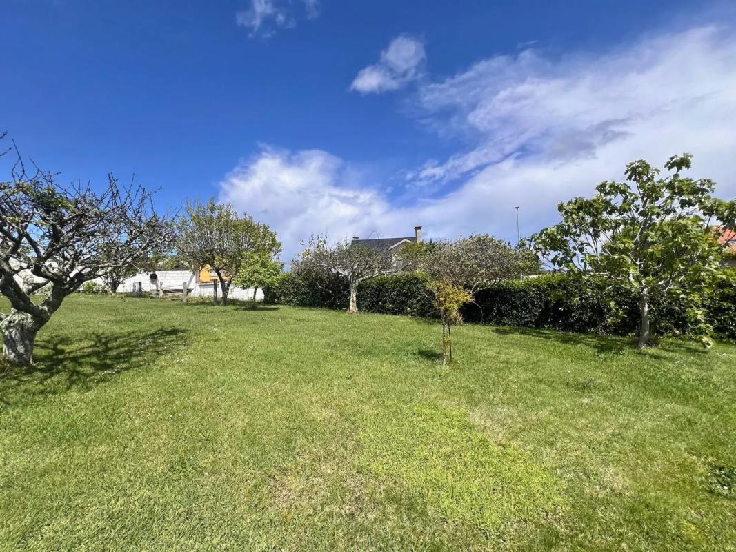 Terreno en venta en Oleiros, A Coruña photo 1