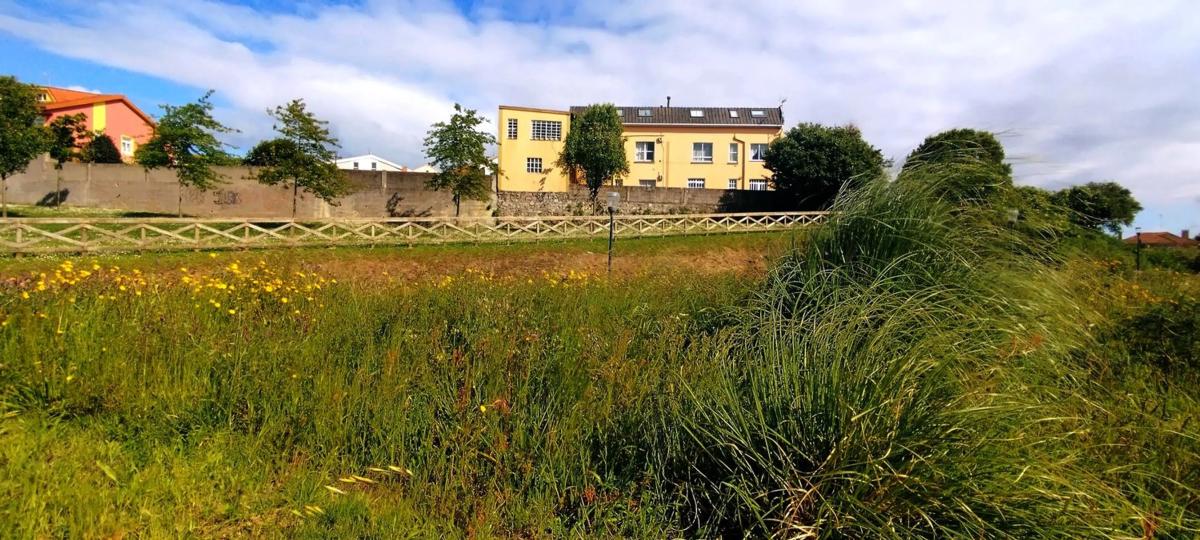Terreno en venta en Oleiros, A Coruña photo 1