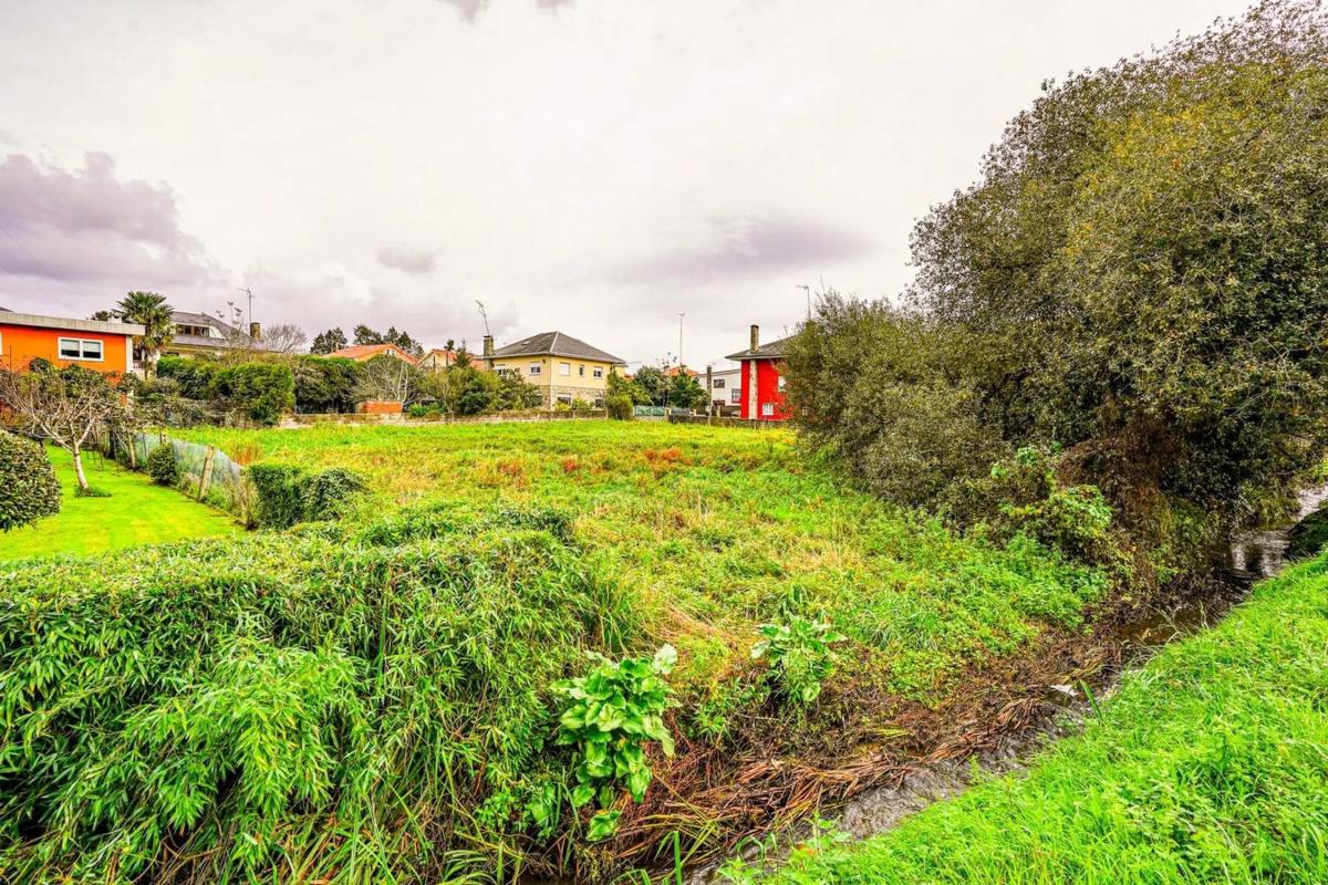 Terreno en venta en Oleiros, A Coruña photo 3