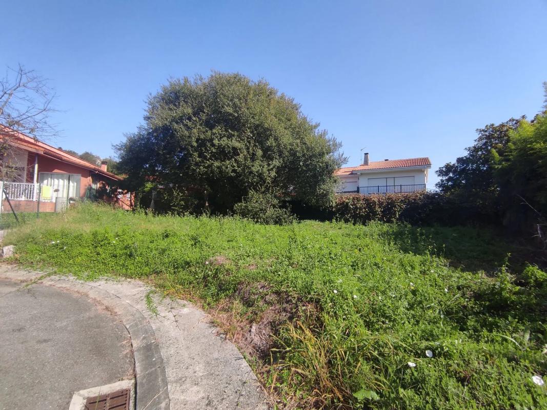 Działka na sprzedaż w Oleiros, A Coruña photo 1