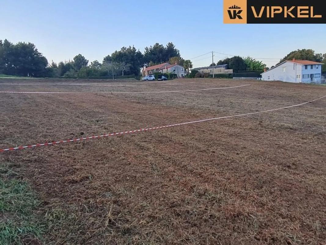 Terreno en venta en Bergondo, A Coruña photo 3