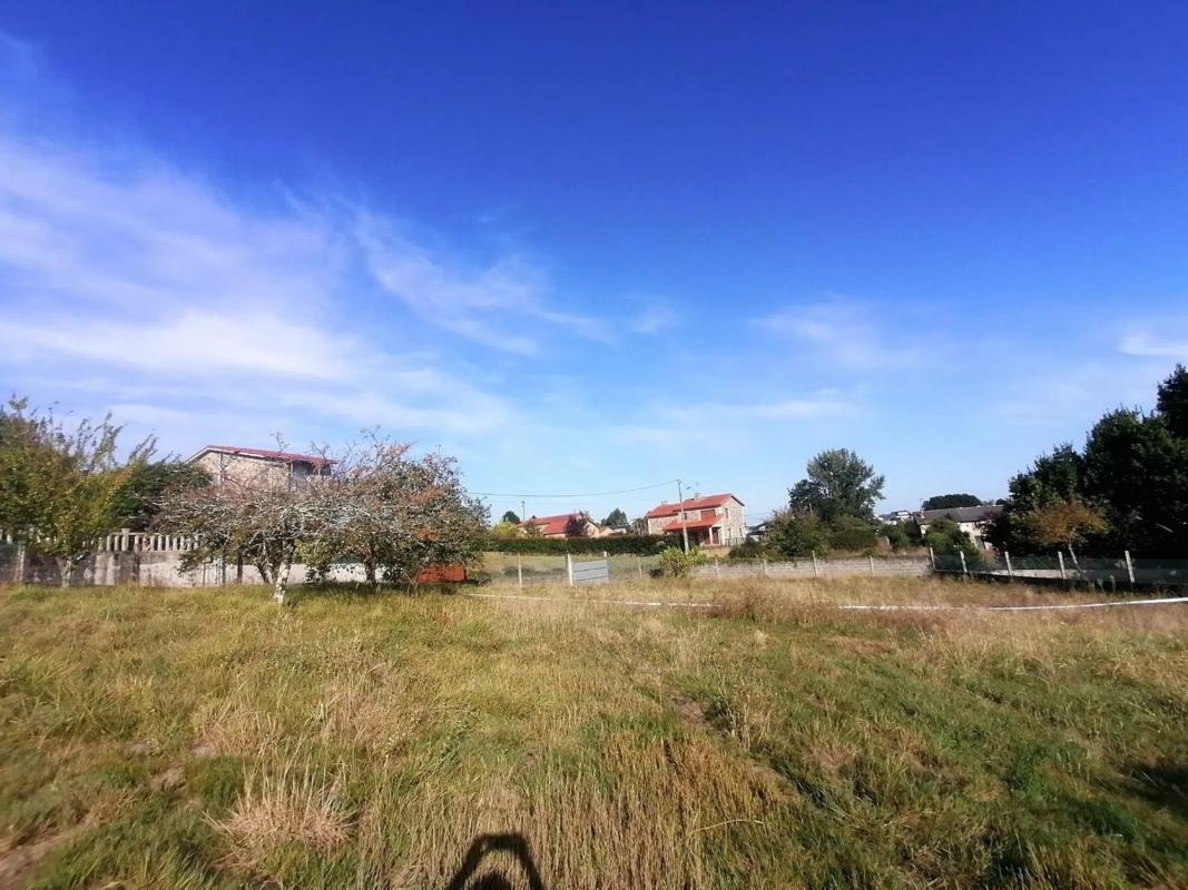 Terreno en venta en Bergondo, A Coruña photo 3