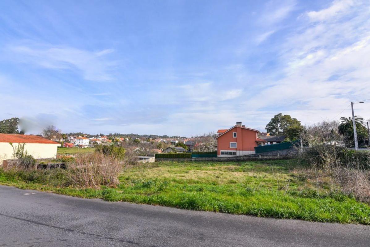 Terreno en venta en Oleiros, A Coruña photo 2