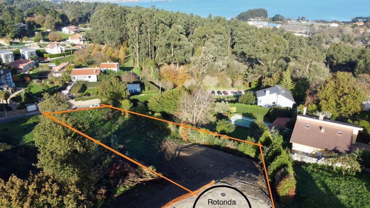 Terreno en venta en Oleiros, A Coruña photo 1