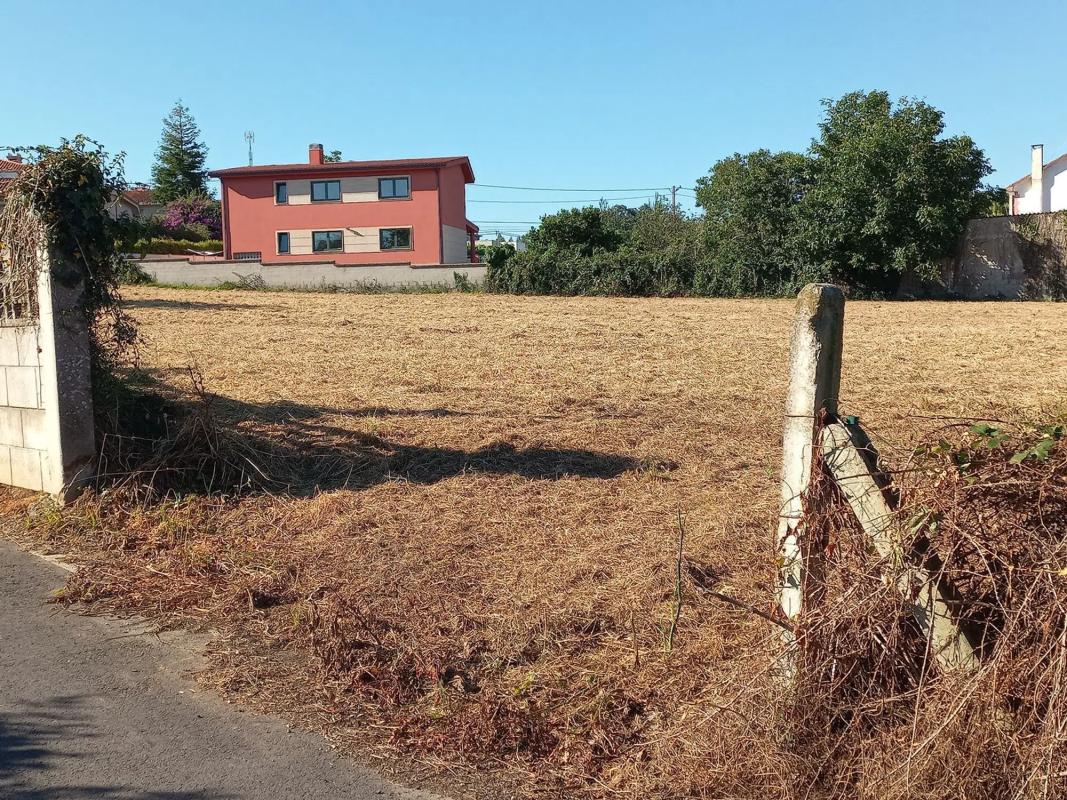Terreno en venta en Bergondo, A Coruña photo 4