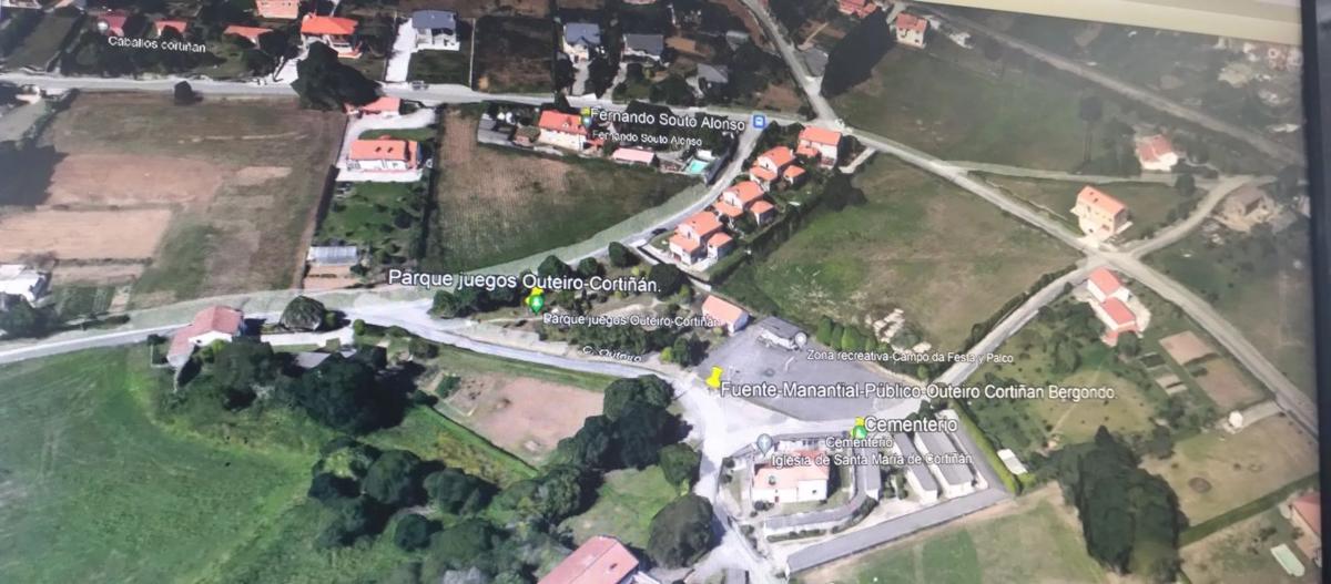 Terreno en venta en Bergondo, A Coruña photo 2