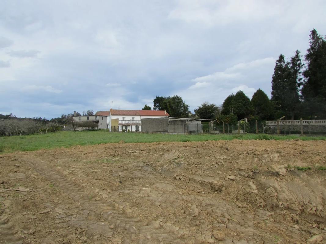 Terreno en venta en Bergondo, A Coruña photo 3