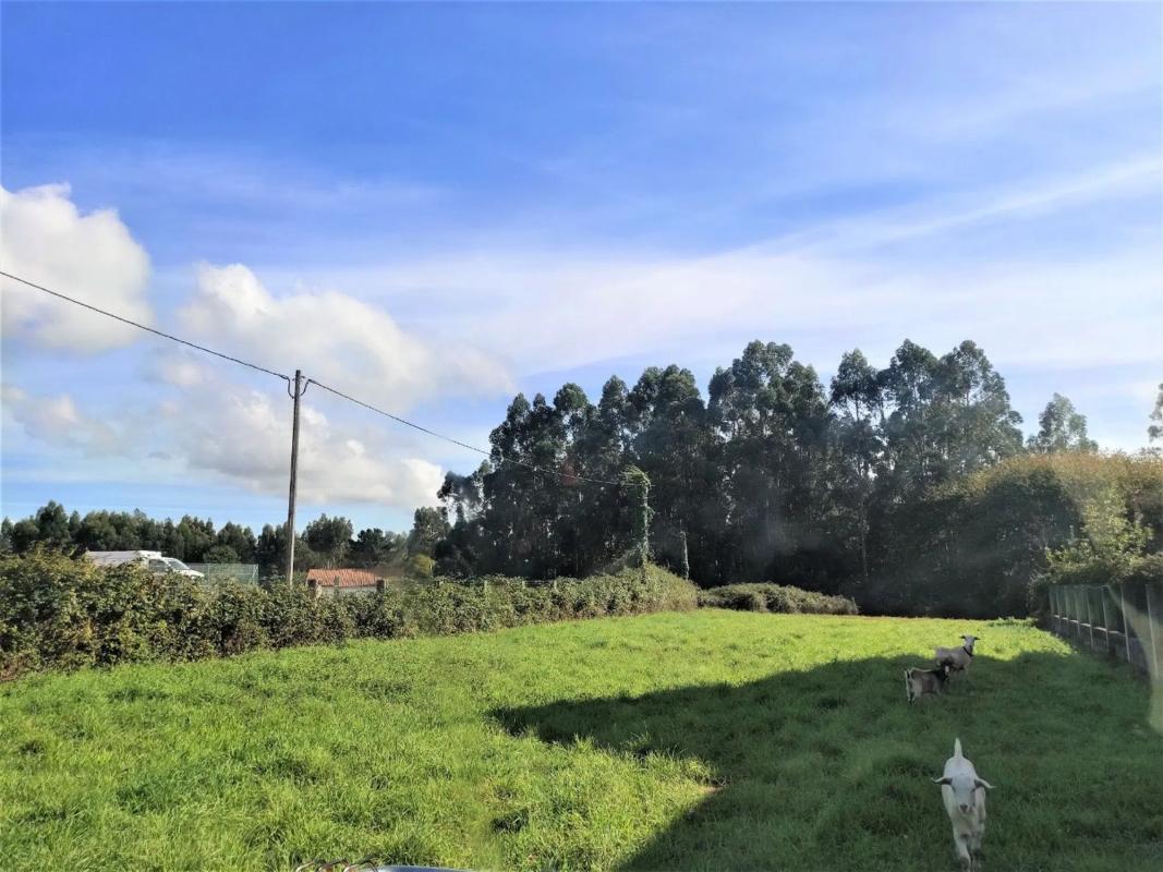 Terreno en venta en Oleiros, A Coruña photo 1