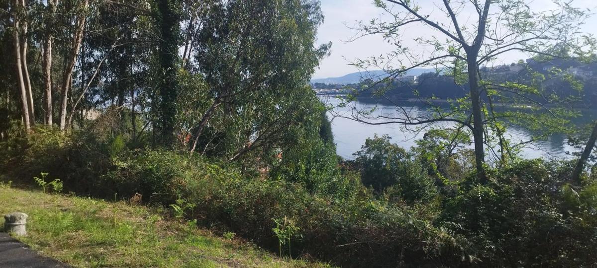 Terreno en venta en Mugardos, A Coruña photo 1