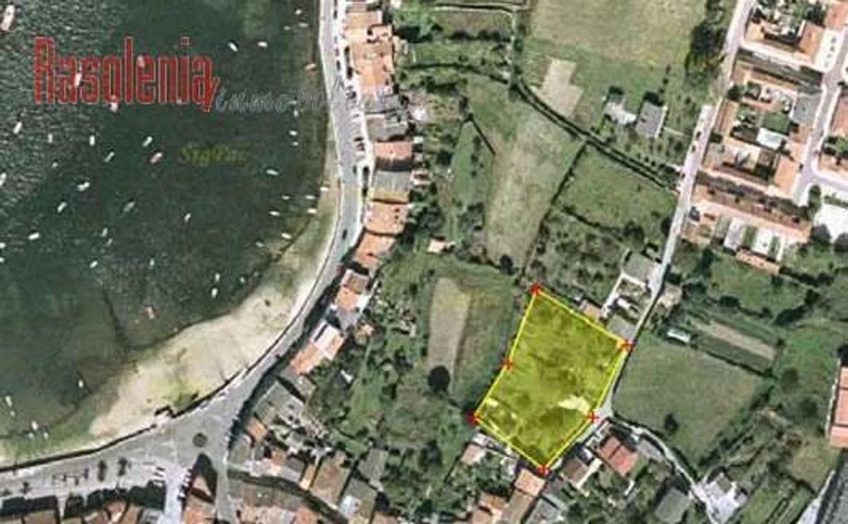 Terreno en venta en Mugardos, A Coruña photo 1