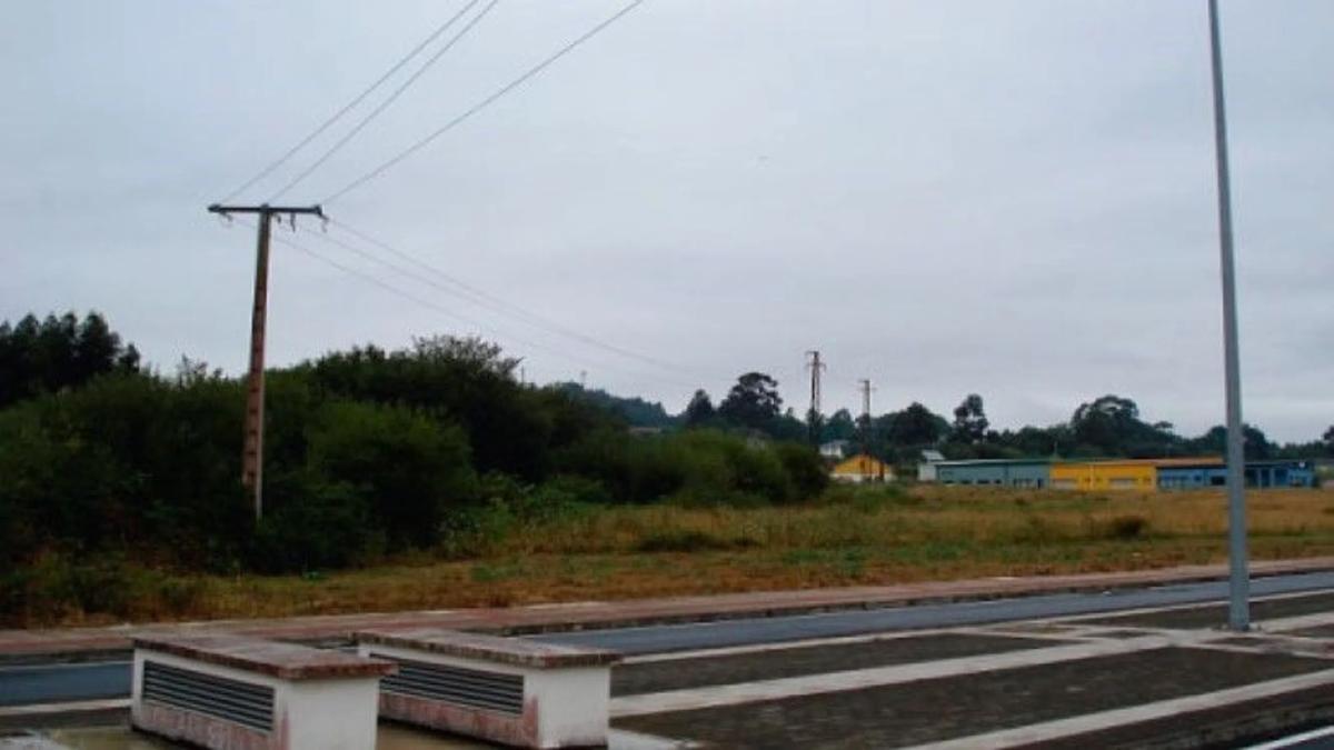 Terreno en venta en Narón, A Coruña photo 3